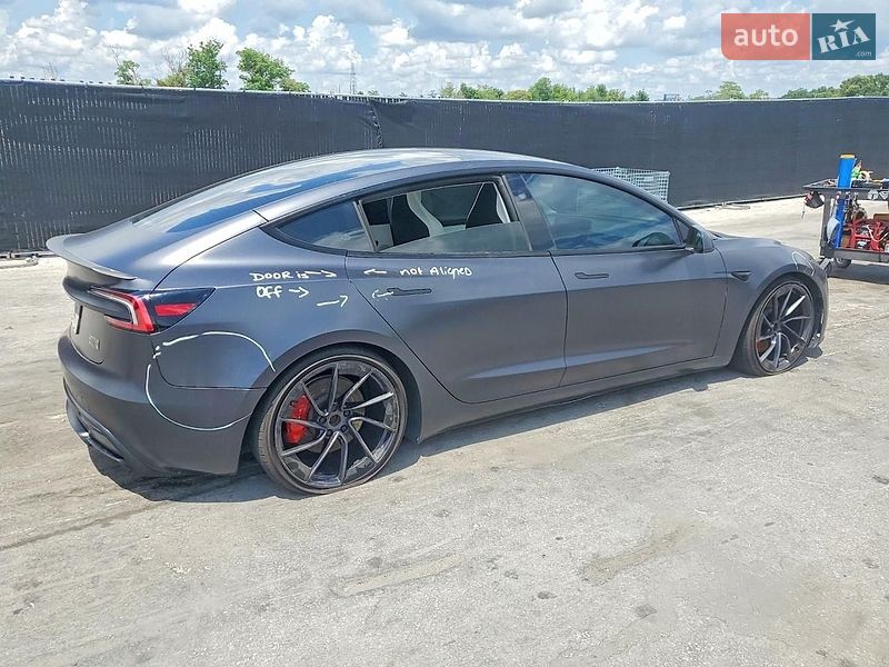 Седан Tesla Model 3 2024 в Львове