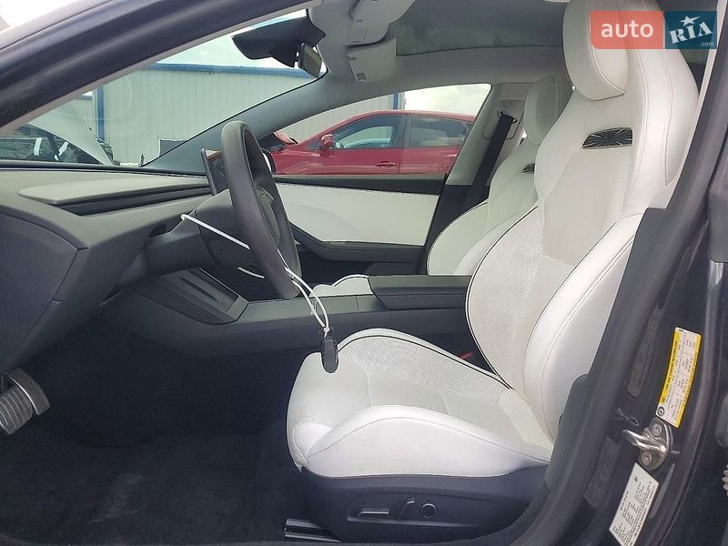 Седан Tesla Model 3 2024 в Львове