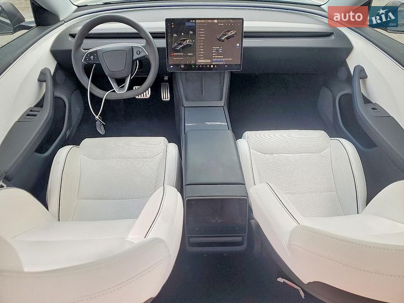 Седан Tesla Model 3 2024 в Львове
