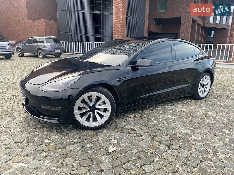 Седан Tesla Model 3 2021 в Днепре