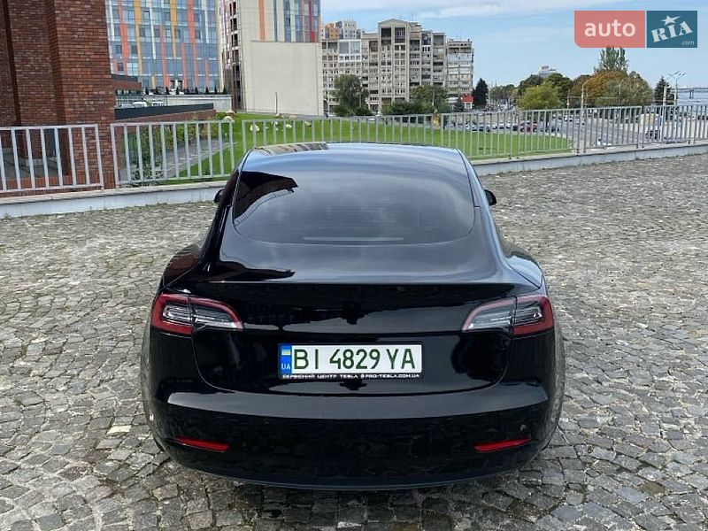 Седан Tesla Model 3 2021 в Днепре