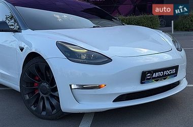 Седан Tesla Model 3 2021 в Киеве