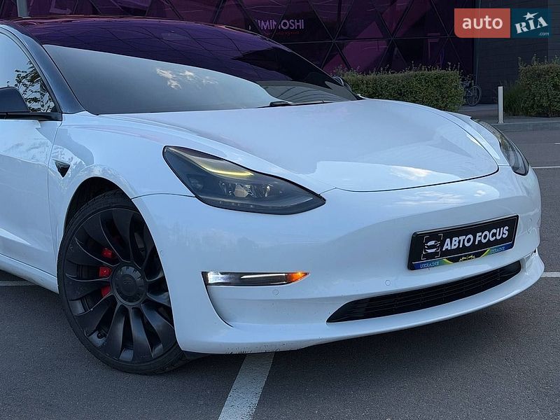 Седан Tesla Model 3 2021 в Киеве