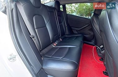Седан Tesla Model 3 2021 в Киеве