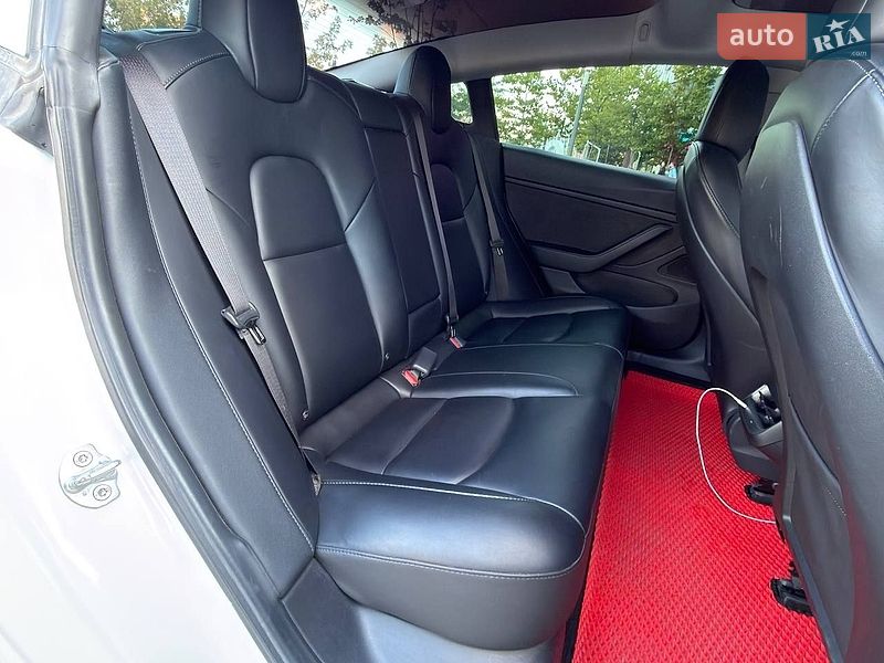 Седан Tesla Model 3 2021 в Киеве