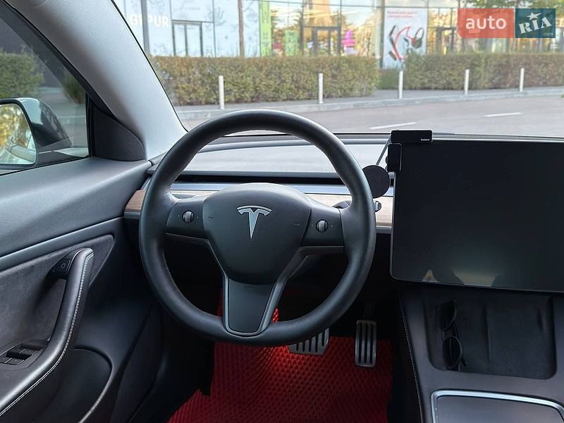 Седан Tesla Model 3 2021 в Киеве