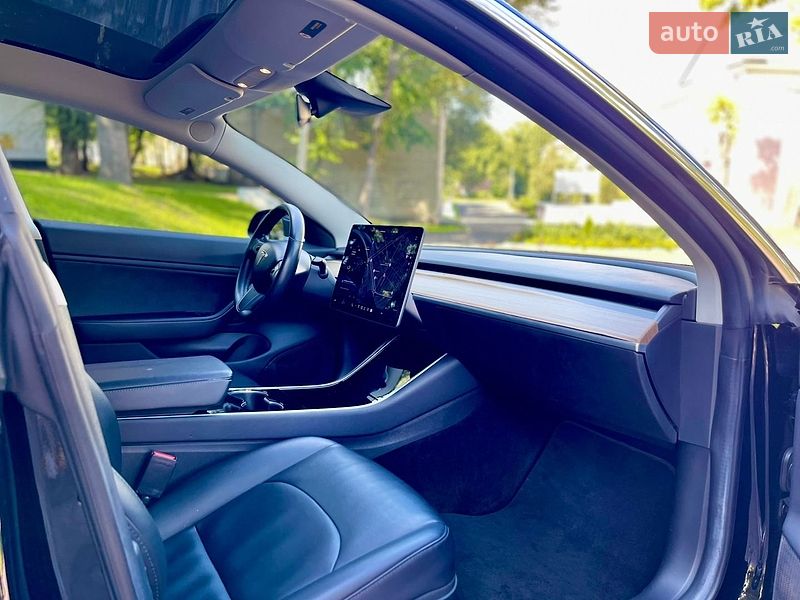 Седан Tesla Model 3 2018 в Каменском