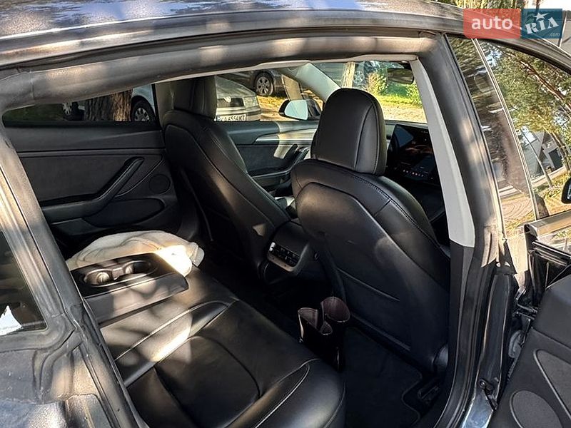 Седан Tesla Model 3 2022 в Гостомеле