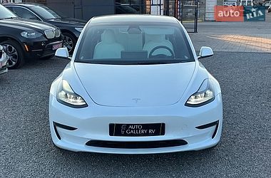 Седан Tesla Model 3 2023 в Рівному