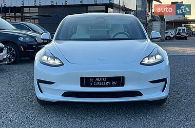 Седан Tesla Model 3 2023 в Рівному