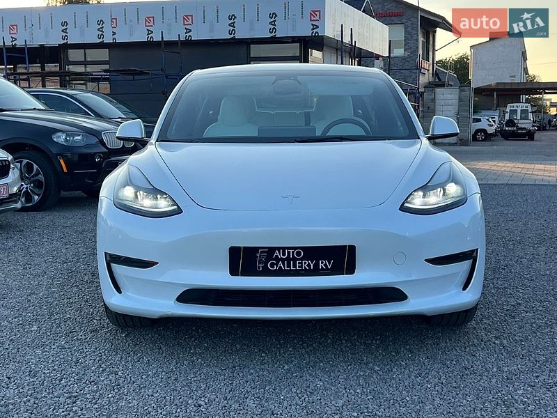 Седан Tesla Model 3 2023 в Рівному