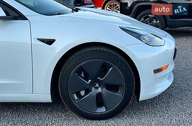 Седан Tesla Model 3 2023 в Рівному