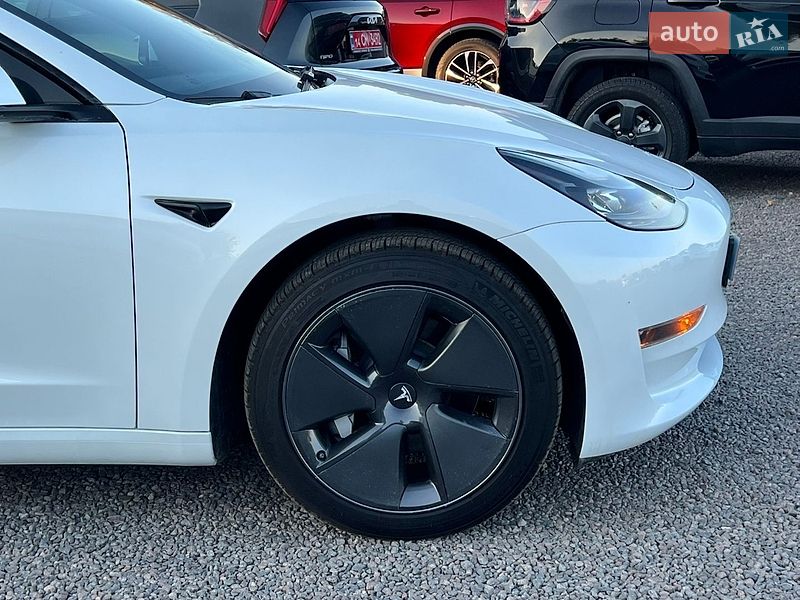 Седан Tesla Model 3 2023 в Рівному