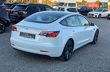 Седан Tesla Model 3 2023 в Рівному