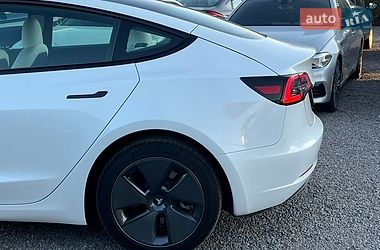 Седан Tesla Model 3 2023 в Рівному
