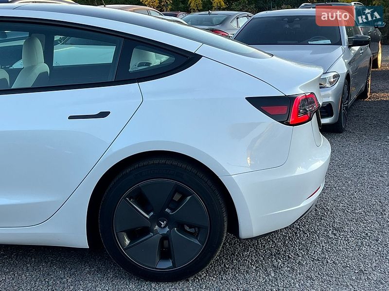 Седан Tesla Model 3 2023 в Рівному