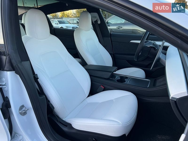 Седан Tesla Model 3 2023 в Рівному
