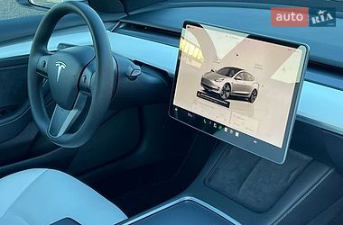 Седан Tesla Model 3 2023 в Рівному