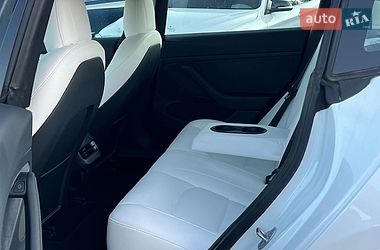 Седан Tesla Model 3 2023 в Рівному