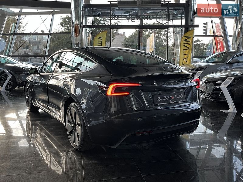 Седан Tesla Model 3 2025 в Днепре