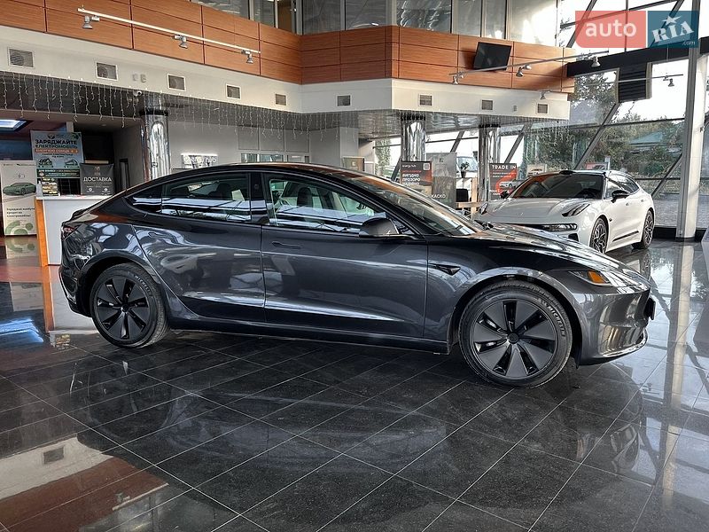 Седан Tesla Model 3 2025 в Днепре