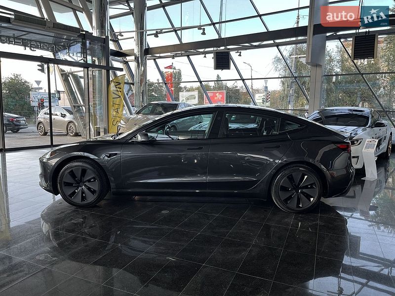 Седан Tesla Model 3 2025 в Днепре