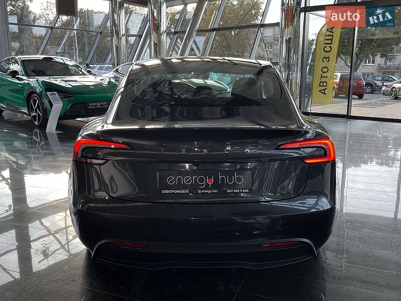 Седан Tesla Model 3 2025 в Днепре