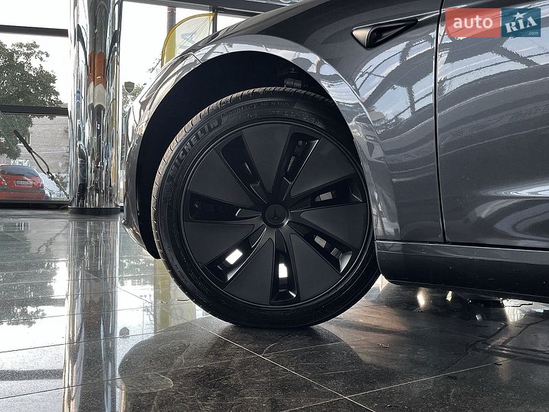 Седан Tesla Model 3 2025 в Днепре