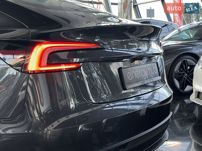 Седан Tesla Model 3 2025 в Днепре