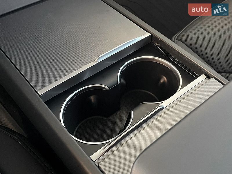 Седан Tesla Model 3 2025 в Днепре