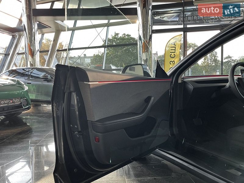 Седан Tesla Model 3 2025 в Днепре