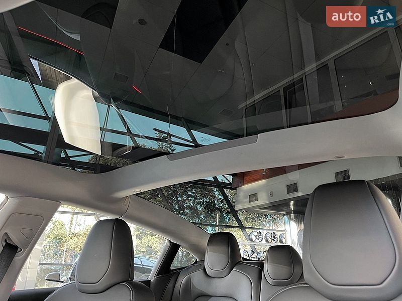 Седан Tesla Model 3 2025 в Днепре