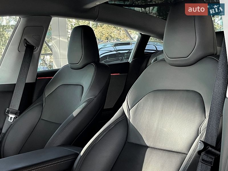 Седан Tesla Model 3 2025 в Днепре