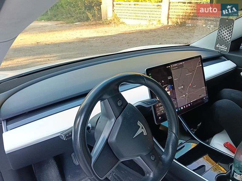 Седан Tesla Model 3 2019 в Львове