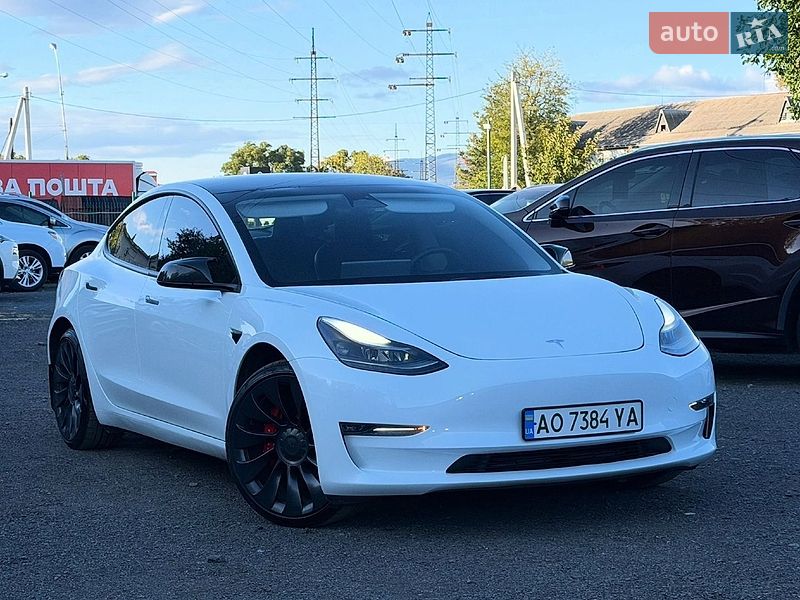 Седан Tesla Model 3 2023 в Львові