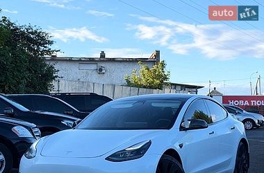 Седан Tesla Model 3 2023 в Львові