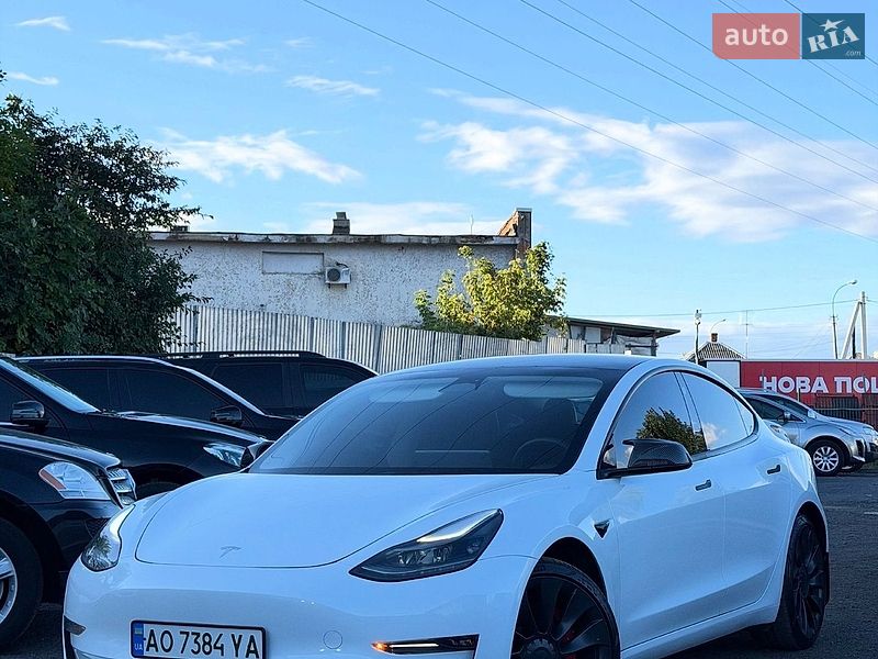 Седан Tesla Model 3 2023 в Львові