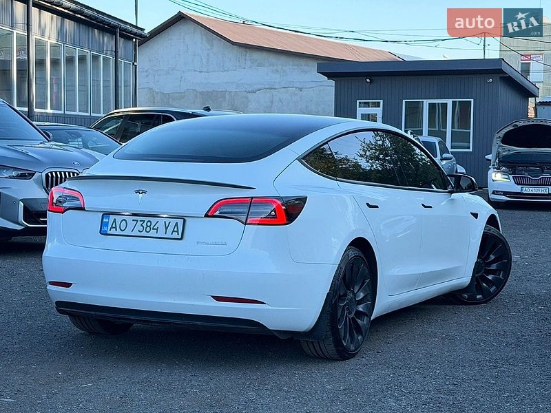 Седан Tesla Model 3 2023 в Львові