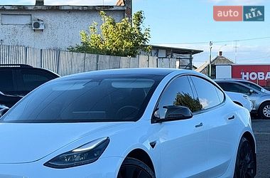 Седан Tesla Model 3 2023 в Львові