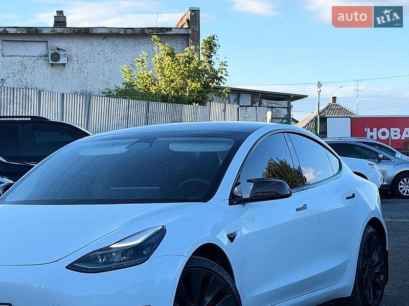Седан Tesla Model 3 2023 в Львові