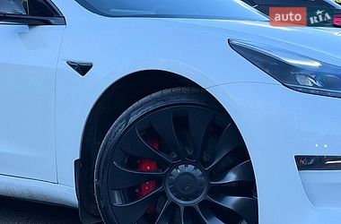 Седан Tesla Model 3 2023 в Львові