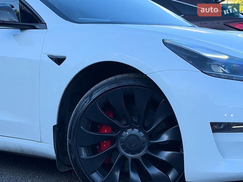 Седан Tesla Model 3 2023 в Львові