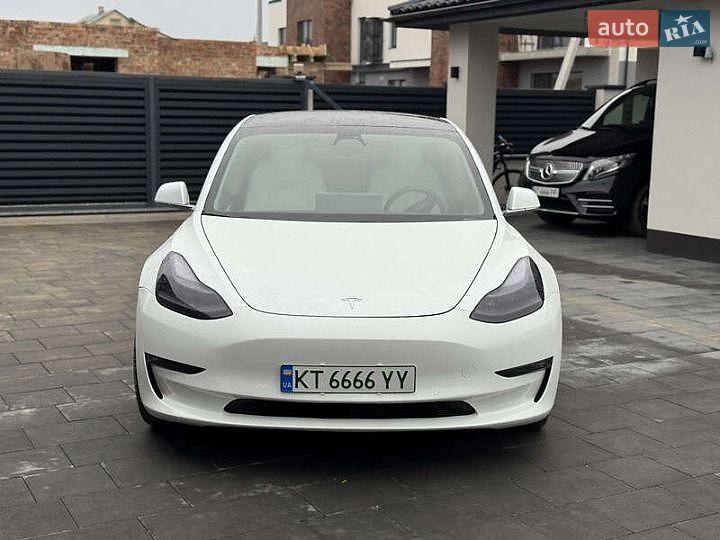 Седан Tesla Model 3 2020 в Києві