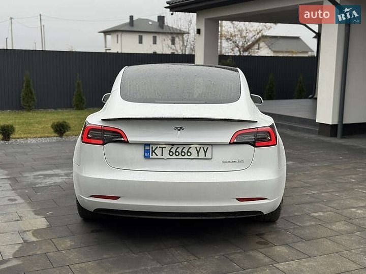 Седан Tesla Model 3 2020 в Києві