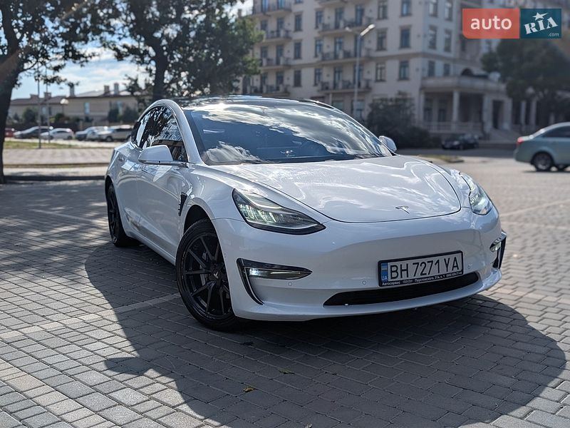 Седан Tesla Model 3 2019 в Одессе