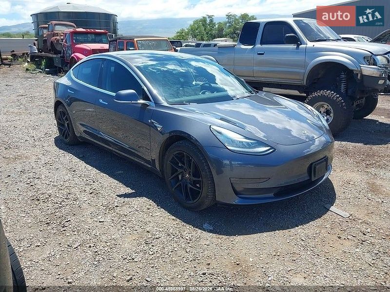 Седан Tesla Model 3 2019 в Ровно