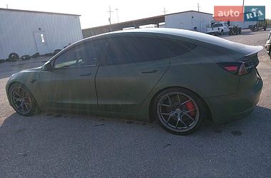 Седан Tesla Model 3 2022 в Львове