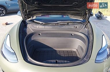 Седан Tesla Model 3 2022 в Львове