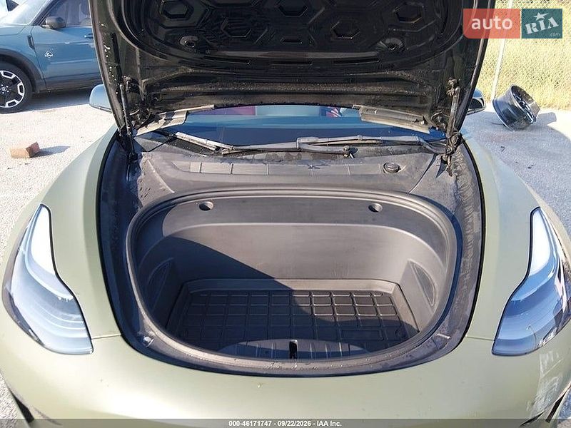 Седан Tesla Model 3 2022 в Львове