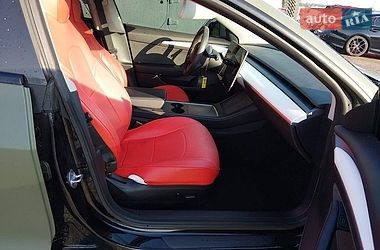 Седан Tesla Model 3 2022 в Львове
